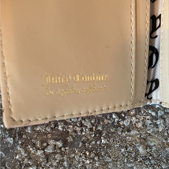 BNWT JUICY COUTURE wallet, pink, white and burgundy with gold-tone details - Picture 3 of 7